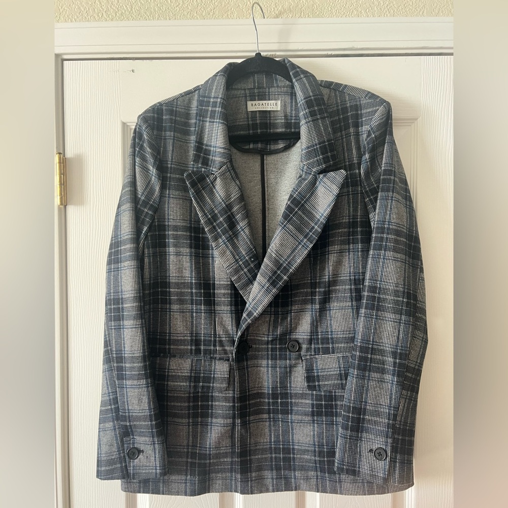 Bagatelle Black, Gray, and Blue Plaid Blazer, Large